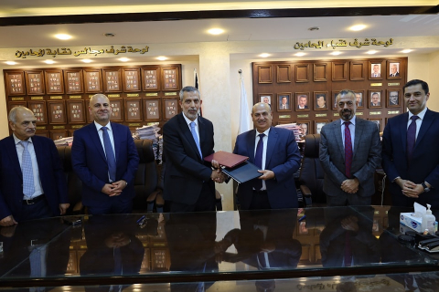 اتفاقية إستراتيجية مهمة تهدف الى تعزيز التعاون المشترك ومحاربة الممارسات السلبية يوقعها كلاً من سميرات وأبو عبود بين الاتحاد الاردني لشركات التأمين ونقابة المحامين الأردنيين -  ٥-٦-٢٠٢٤